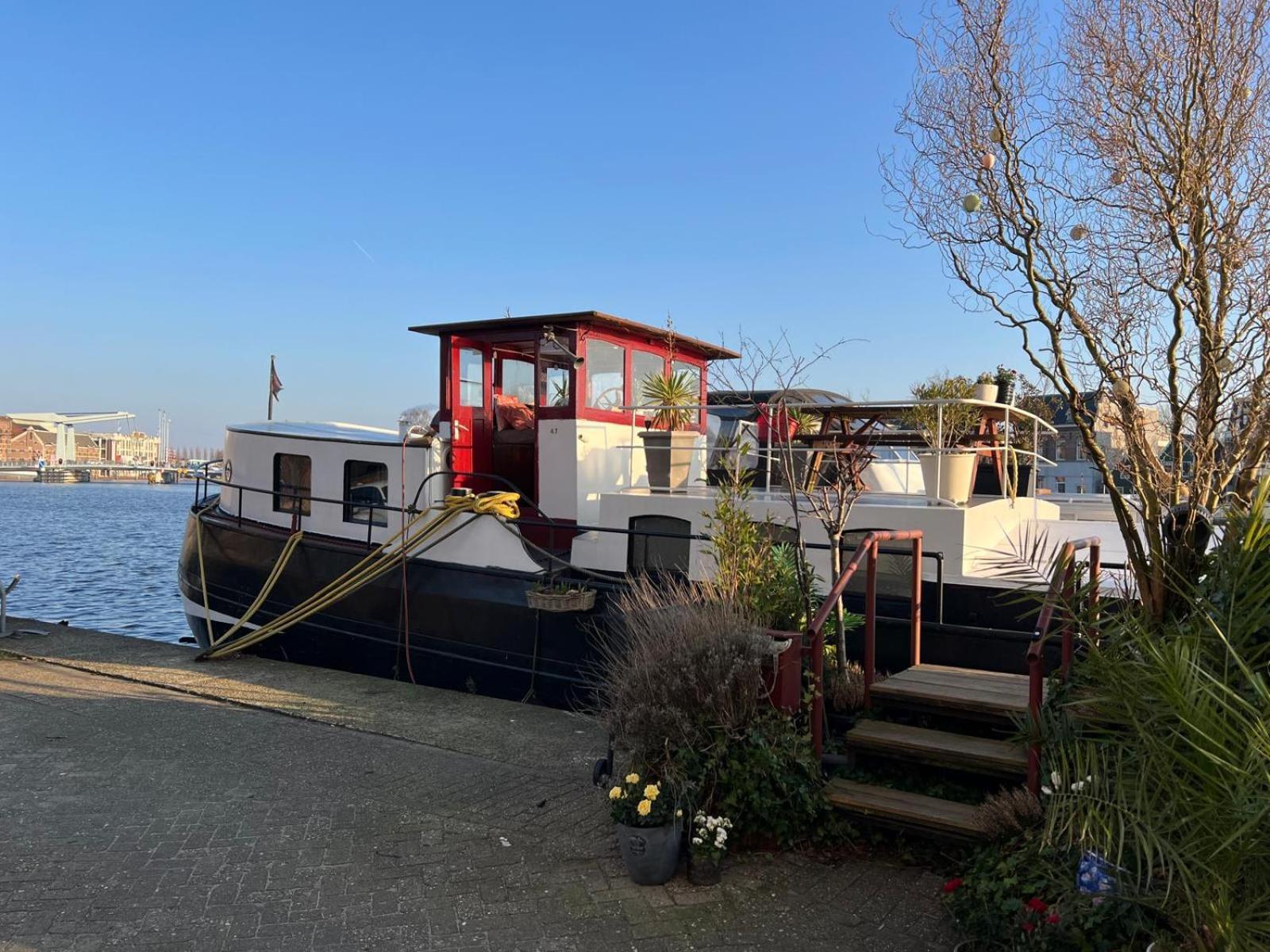 B&B Teddy "Prachtig Authentiek Woonschip Uit 1912, 15 Minuten Van Amsterdam" Wormer Exteriér fotografie