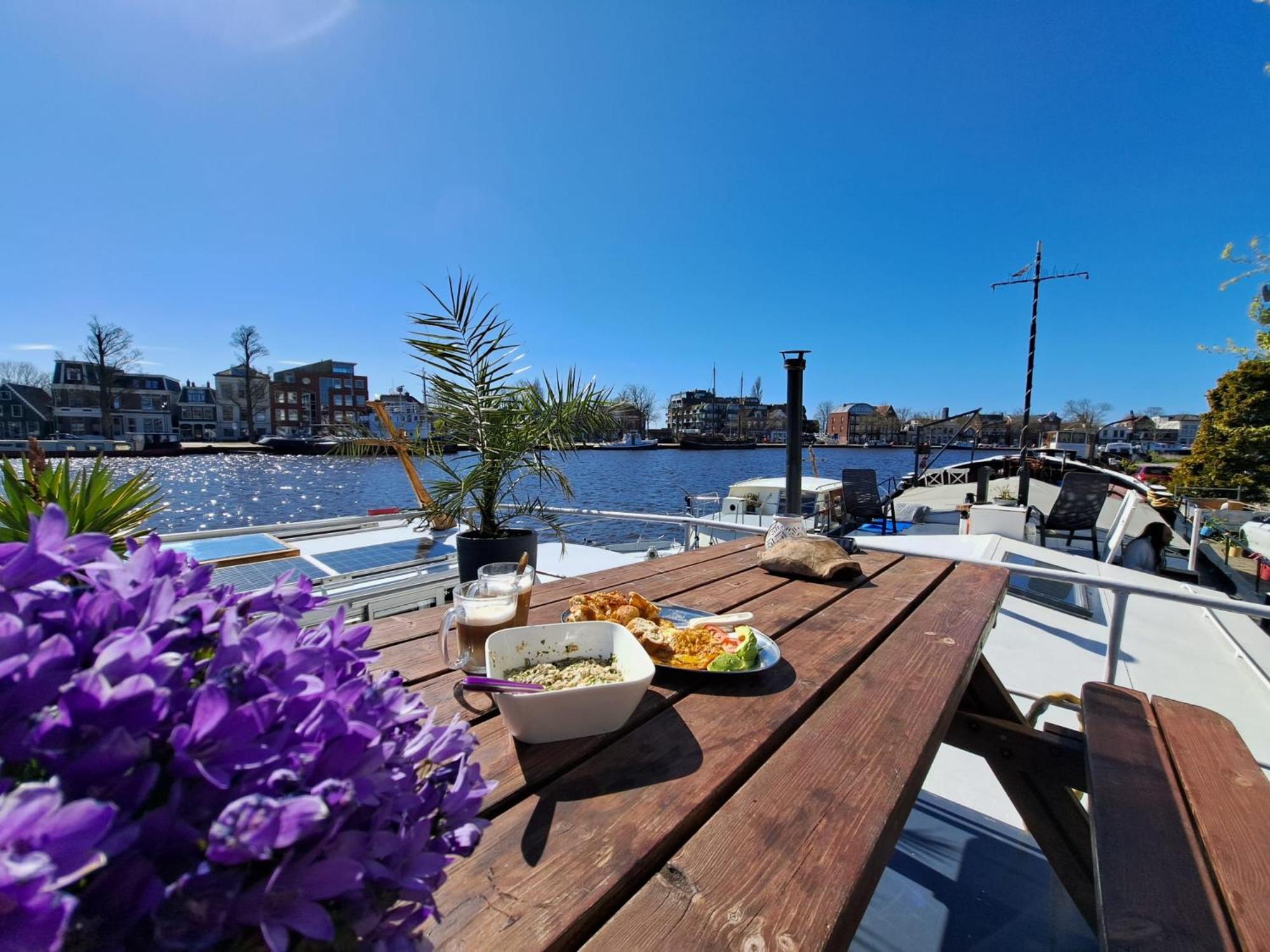 B&B Teddy "Prachtig Authentiek Woonschip Uit 1912, 15 Minuten Van Amsterdam" Wormer Exteriér fotografie
